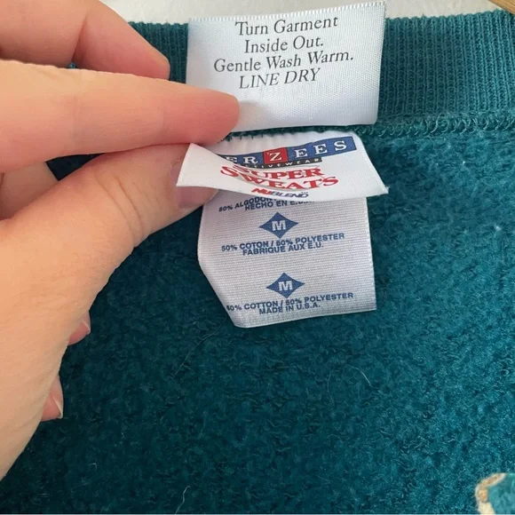 3/$20 Vintage upcycled winter motif grandma sweatshirt - Picture 6 of 9